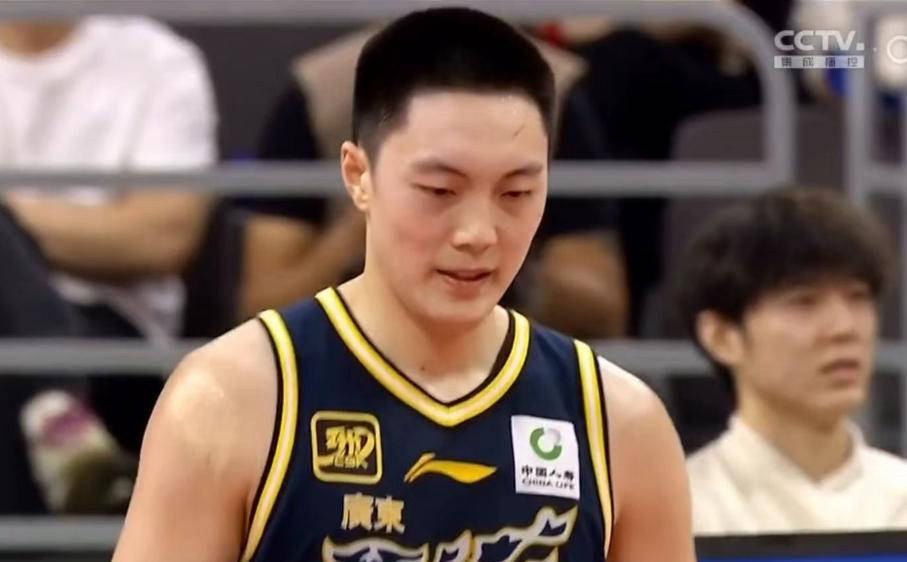 广东男篮最新动态！胡明轩恢复训练，五外援合练，徐昕引发国际关注