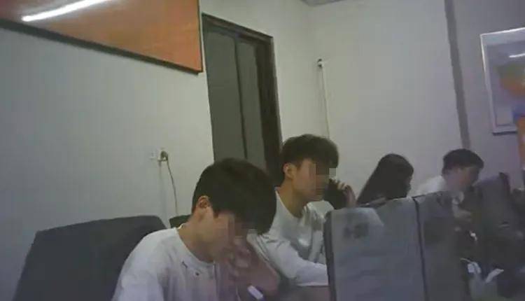 上游调查丨上千万条学生信息被疯狂倒卖,一条学生信息最高卖十几元,内容包括班级、住址、身份证号码等,倒卖者称数据来源肯定是官方渠道